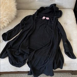 Super Cute Flowy Cardigan! 🖤